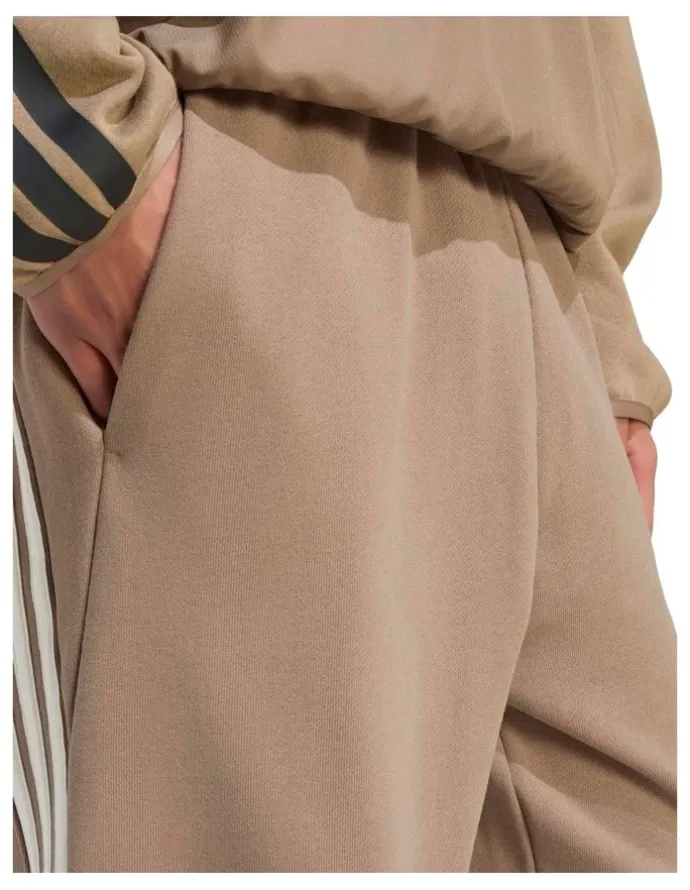 adidas Kit 3-stripes Regular Cuffed Joggers in Khaki