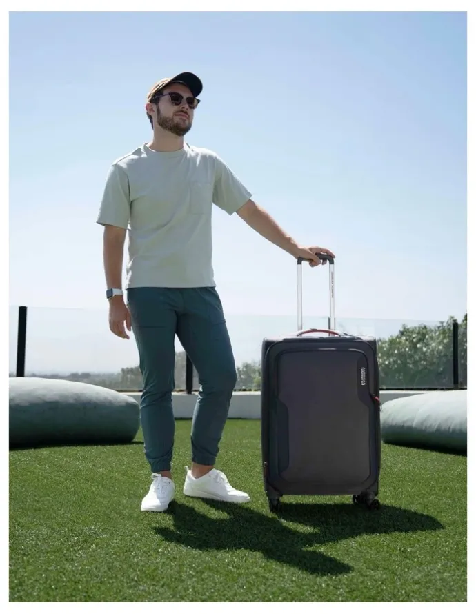 American Tourister Applite 5 55cm Spinner Suitcase in Grey
