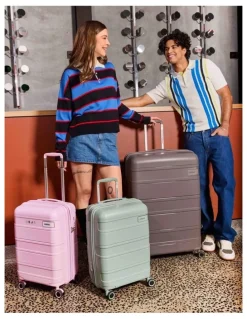 American Tourister Light Max Spinner Suitcase 69cm in Urban Green
