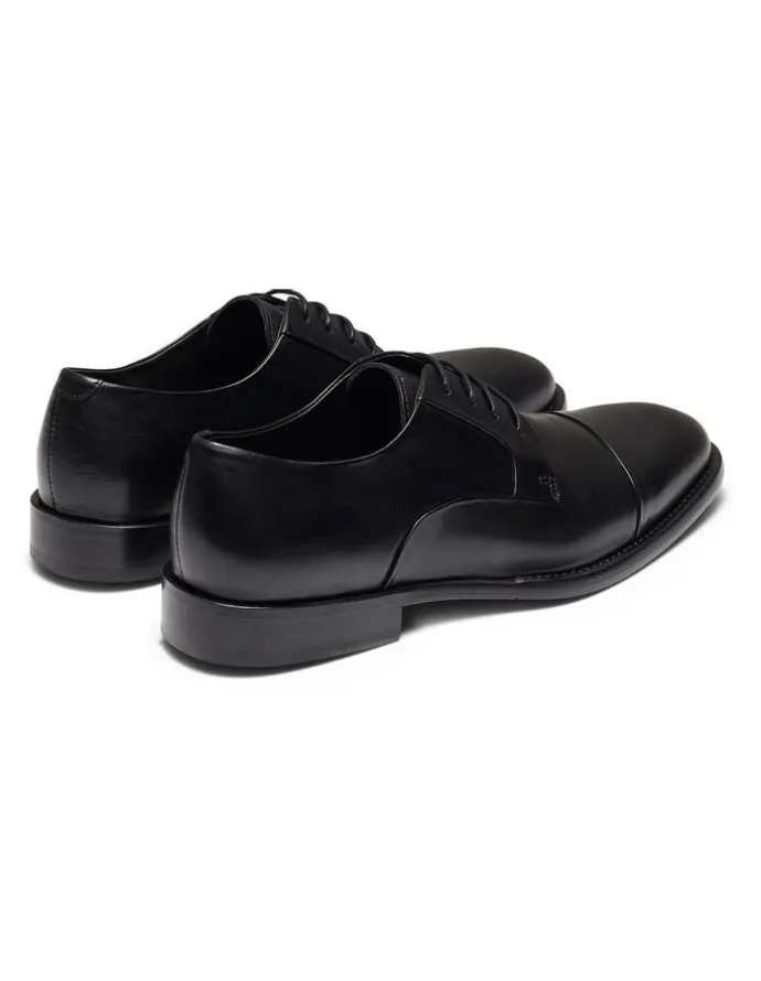 Aquila Grantham Derby Shoes in Black