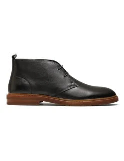 Aquila Ollie Leather Chukka Boots in Black