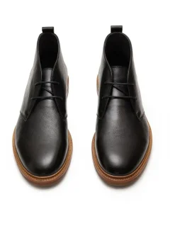 Aquila Ollie Leather Chukka Boots in Black