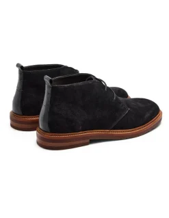 Aquila Ollie Suede Chukka Boots in Navy