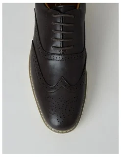 Basque Beau Casual Brogue Lace Up in Brown