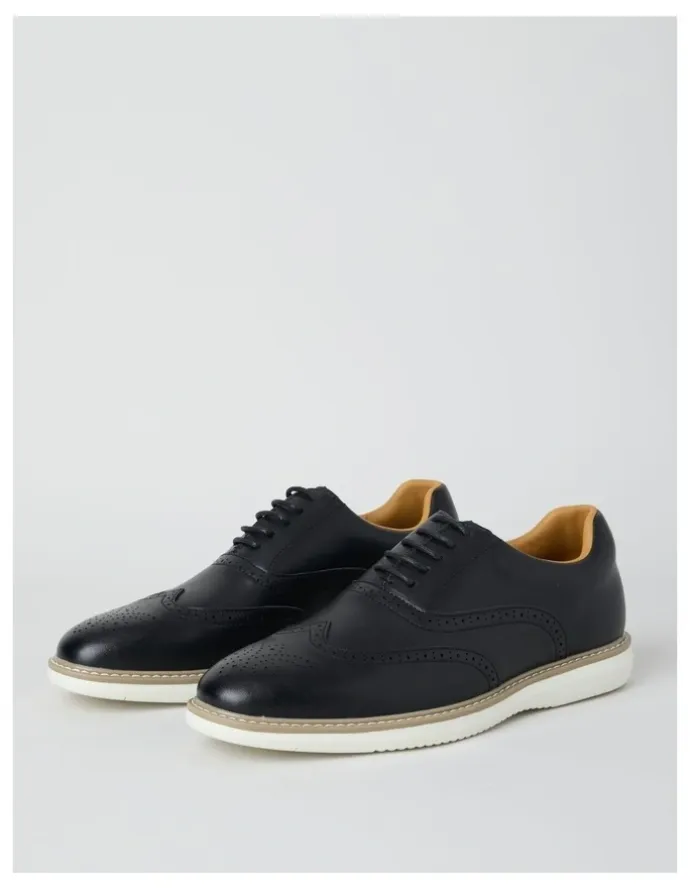 Basque Beau Casual Brogue Lace Up in Black