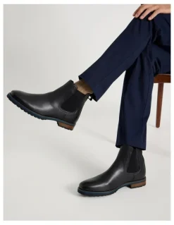 Basque Harvey Leather Chelsea Boot in Cognac