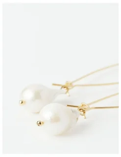 Basque Irregular Pearl Fine Drop Earrings in Gold