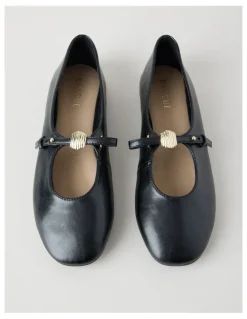 Basque Kasey Flat Shoes in Black