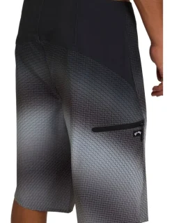 Billabong Fluid Pro 21 Boardshorts in Black