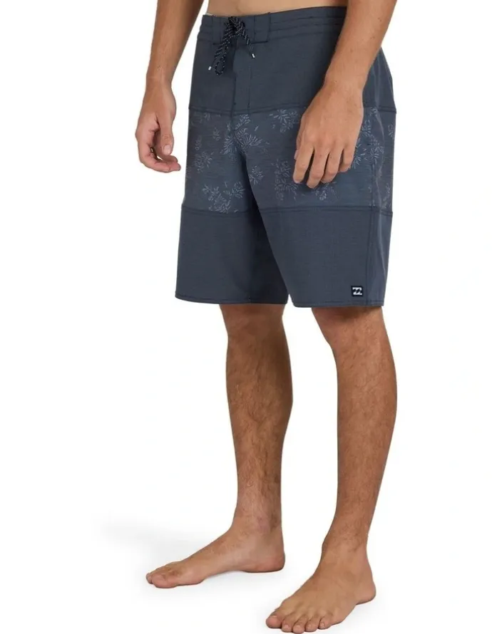 Billabong Tribong 18.5 Boardshorts In True Navy