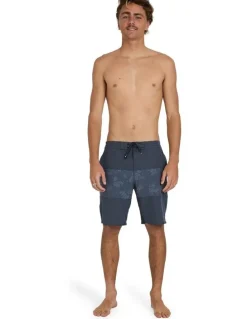 Billabong Tribong 18.5 Boardshorts In True Navy