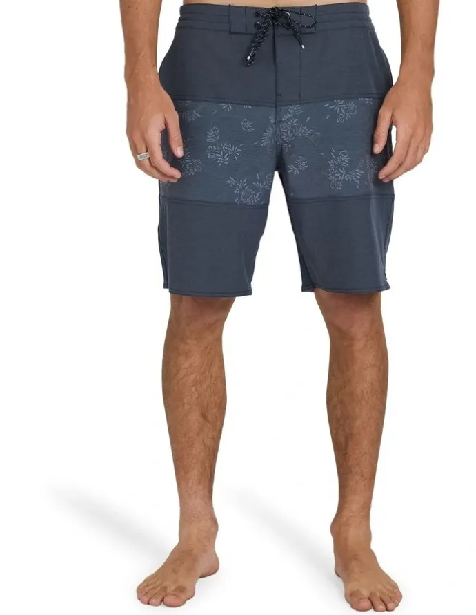 Billabong Tribong 18.5 Boardshorts In True Navy