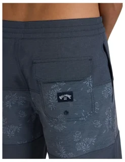 Billabong Tribong 18.5 Boardshorts In True Navy