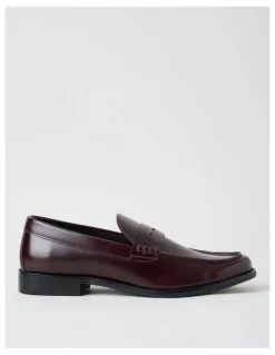 Blaq Logan Crinkle Toe Loafer in Dark Cherry