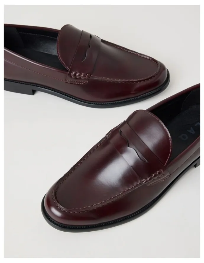 Blaq Logan Crinkle Toe Loafer in Dark Cherry