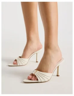 Blaq Nezahlia Sandal in White
