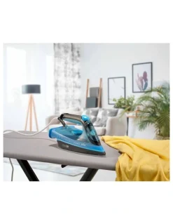 Braun FreeStyle 3 Steam Iron in Blue/Black FI3194BK