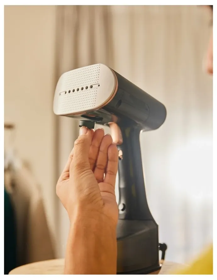 Braun QuickStyle 7 Garment Steamer in Black GS7077BK