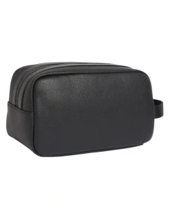 Calvin Klein Warmth Washbag in Black
