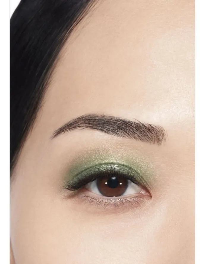 CHANEL OMBRE ESSENTIELLE Multi-Use Longwearing Eyeshadow