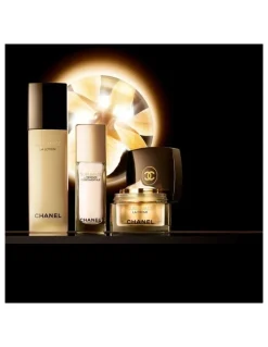 CHANEL SUBLIMAGE LA CRÈME TEXTURE UNIVERSELLE Ultimate Cream: Rejuvenates and Smooths