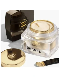 CHANEL SUBLIMAGE LA CRÈME TEXTURE UNIVERSELLE Ultimate Cream: Rejuvenates and Smooths