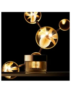 CHANEL SUBLIMAGE LA CRÈME TEXTURE UNIVERSELLE Ultimate Cream: Rejuvenates and Smooths