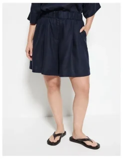 Commonry Lucie Short in Navy