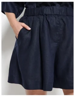 Commonry Lucie Short in Navy