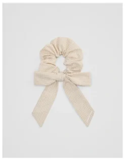 Country Road Bow Scrunchie in Natural