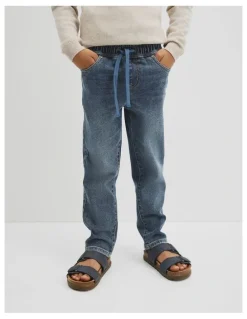 Country Road Denim Jogger in Mid Blue Wash