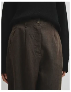 Country Road Tapered Linen Pant in Ganache