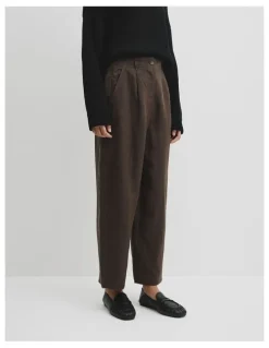 Country Road Tapered Linen Pant in Ganache