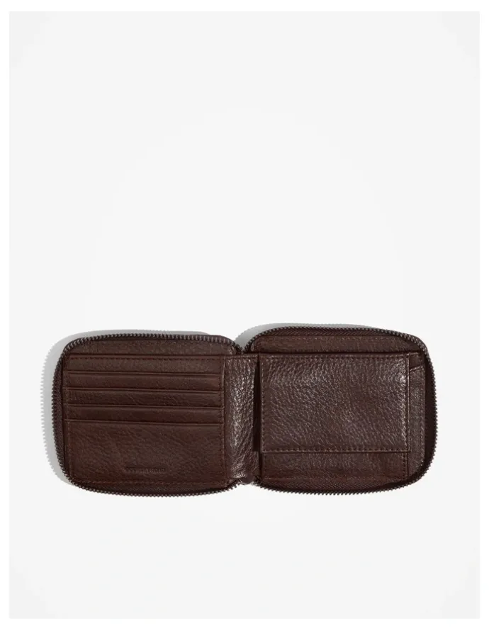 Country Road Zip-Around Wallet in Chocolate