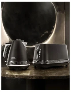 De'Longhi Diadema 1.7L Kettle in Onyx Black KBV2401BK