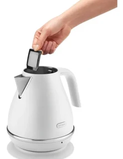 De'Longhi Icona Capitals 1.7L Kettle KBOC2001IW in Helsinki White