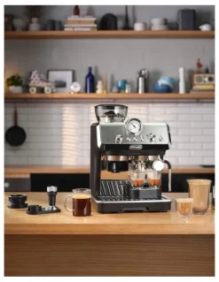 De'Longhi La Specialista Arte Manual Pump Coffee Machine in Metal/Black EC9155MB