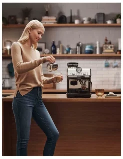 De'Longhi La Specialista Arte Manual Pump Coffee Machine in Metal/Black EC9155MB