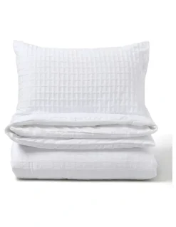 Dreamaker Aubrey Jacquard Quilt Cover Set in White