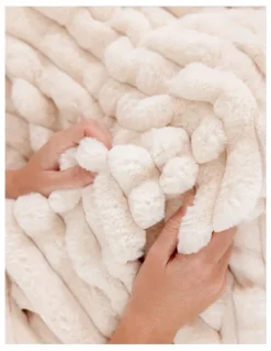 Dreamaker Chunky Embossed Fleece Electric Heated Throw Blanket in Natural