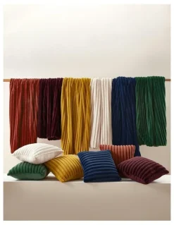 Dreamaker Chunky Embossed Fleece Throw Blanket in Rust