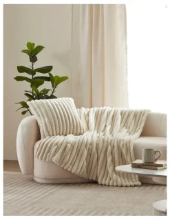 Dreamaker Chunky Embossed Fleece Throw Blanket in Natural