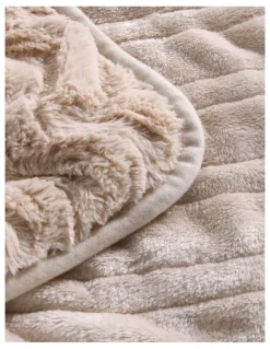 Dreamaker Luxury Faux Fur Electric Heated Throw Blanket in Natural