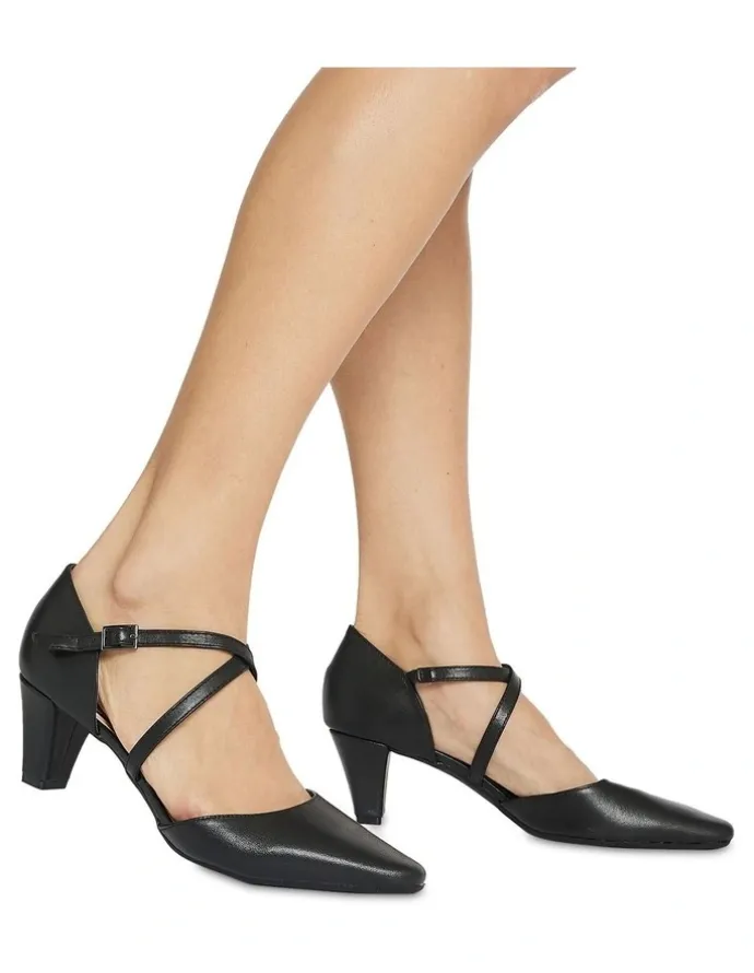Easy Steps Addison Heeled Shoes in Black Glove