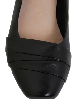 Easy Steps Saturn Heeled Shoes in Black Leather