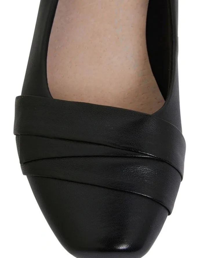 Easy Steps Saturn Heeled Shoes in Black Leather