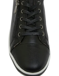 Easy Steps Whisper Sneakers in Black Leather