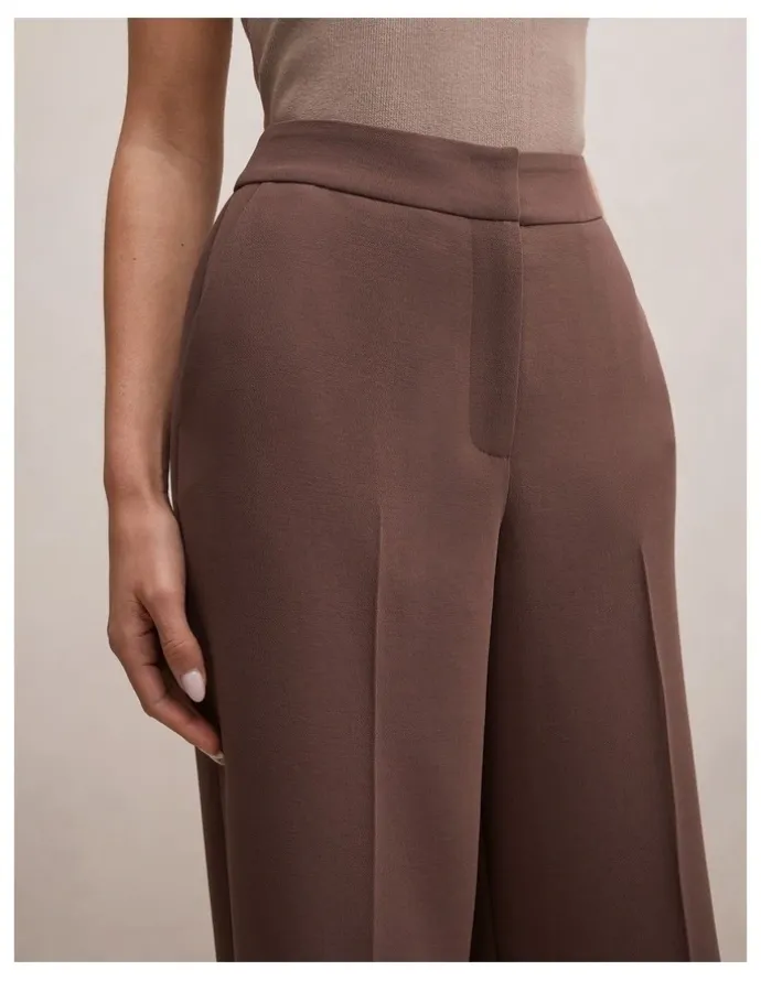 Forever New Dani Straight Leg Pants in Chocolate