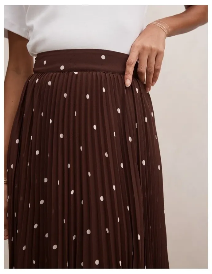 Forever New Petite Aurora Pleated Skirt in Brown