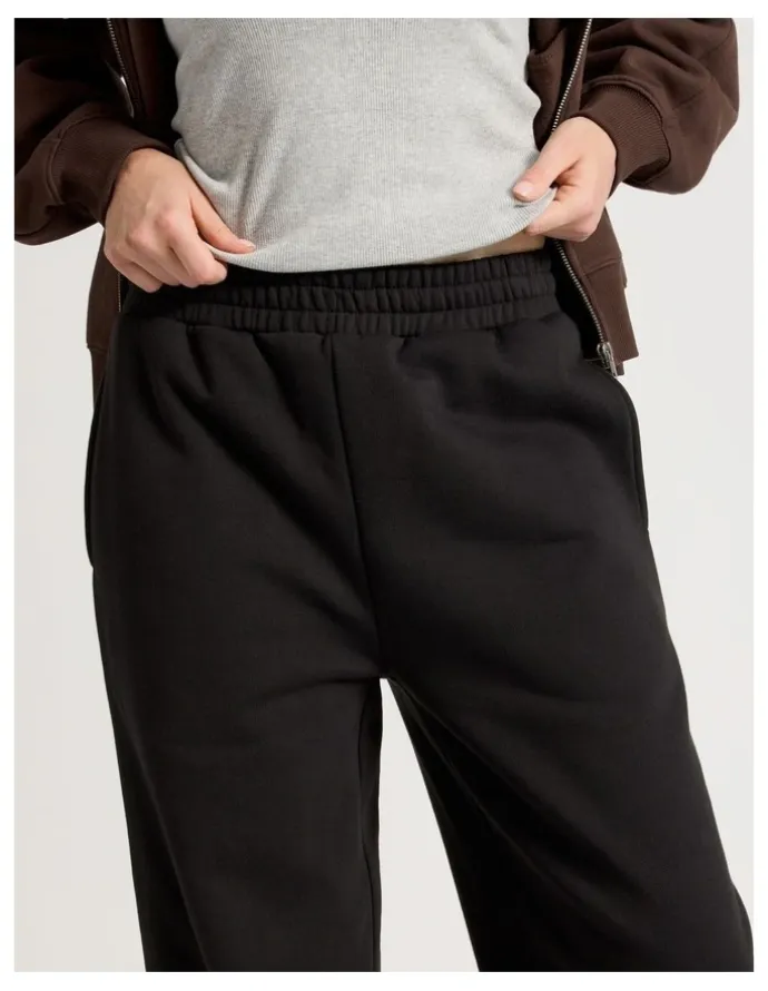 GRAB Baggy Fit Jogger in Black